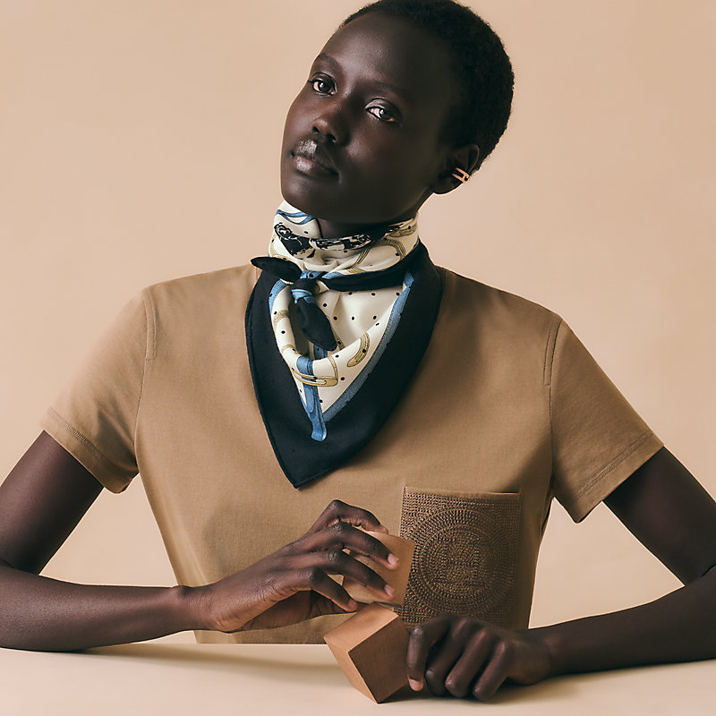 カレ 70 《ジョッキー》 | Hermès - エルメス-公式サイト